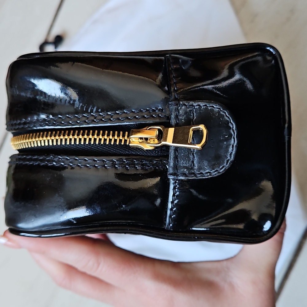 CHANEL Black Patent Leather Cosmetic Bag - Picture 4 of 15